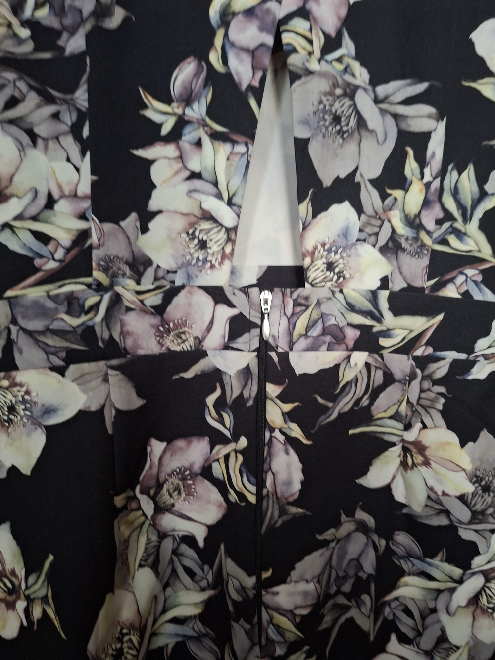 Floral Fit-and-Flare Women's Dress in Black and Lilac - Picture 5 of 10